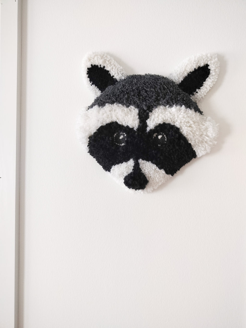 Pesukarhu, Seinäkoriste