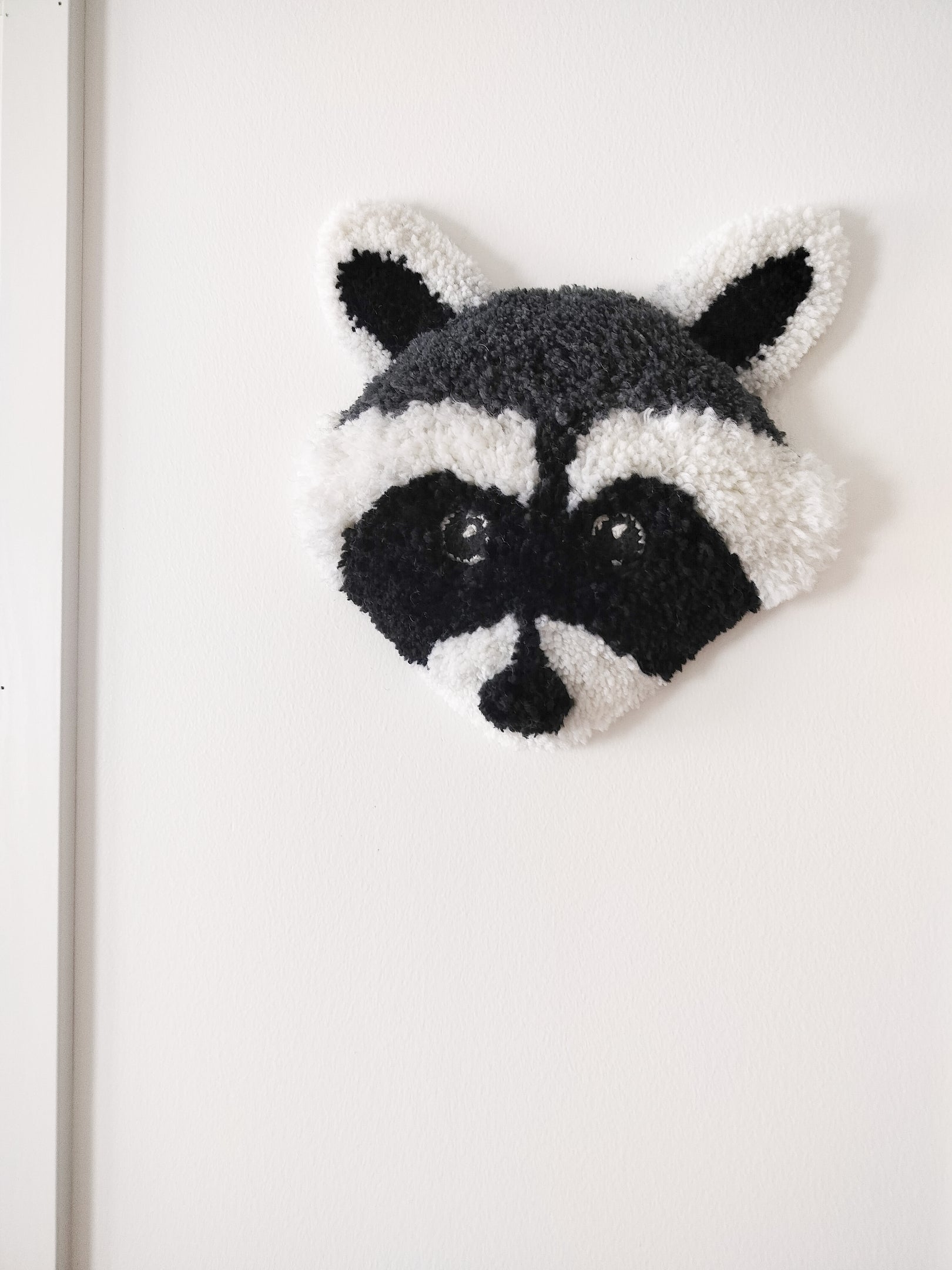 Pesukarhu, Seinäkoriste